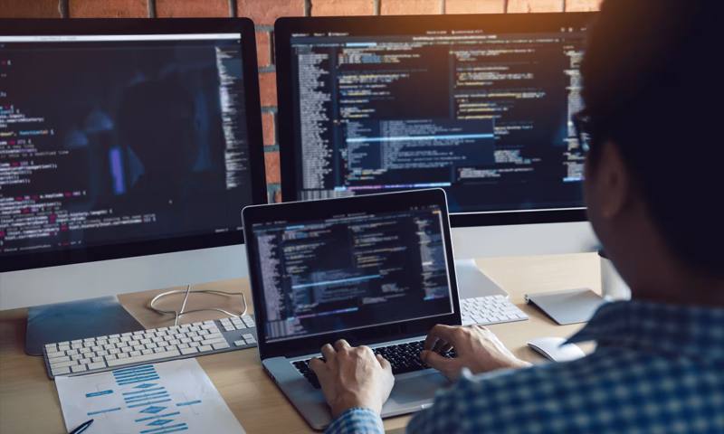 数据科学选型:R与Python如何赋能增城市网站建设?